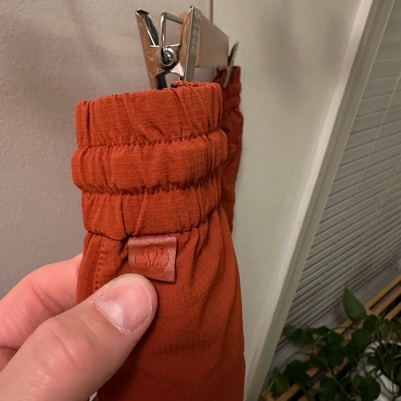 Lululemon Bowline 5” short - Brick color - Sz. Medium - Picture 5 of 6